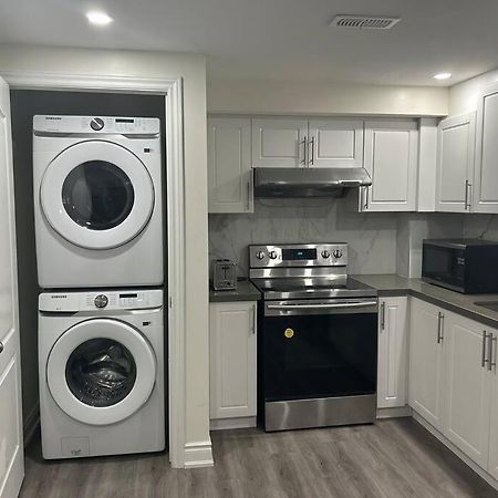 2 Bedroom Private Apartment With Private Entrance Brampton Exterior photo