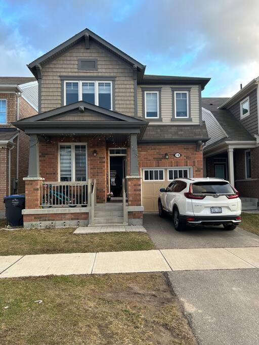 2 Bedroom Private Apartment With Private Entrance Brampton Exterior photo